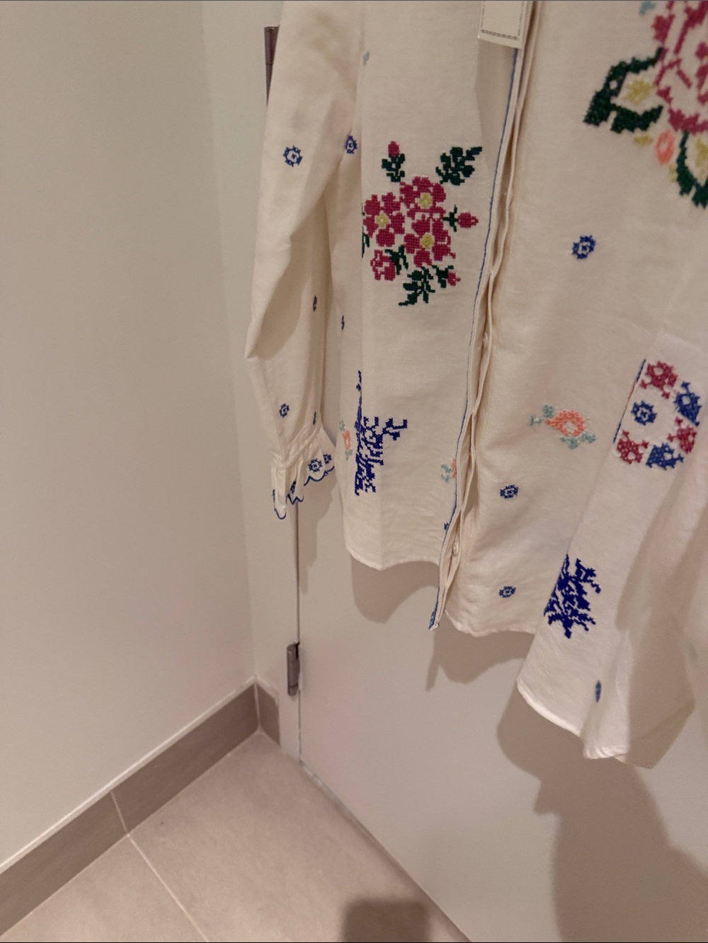 Sezane White Embroidered Floral Button-Up Blouse - new without tags - Picture 7 of 12